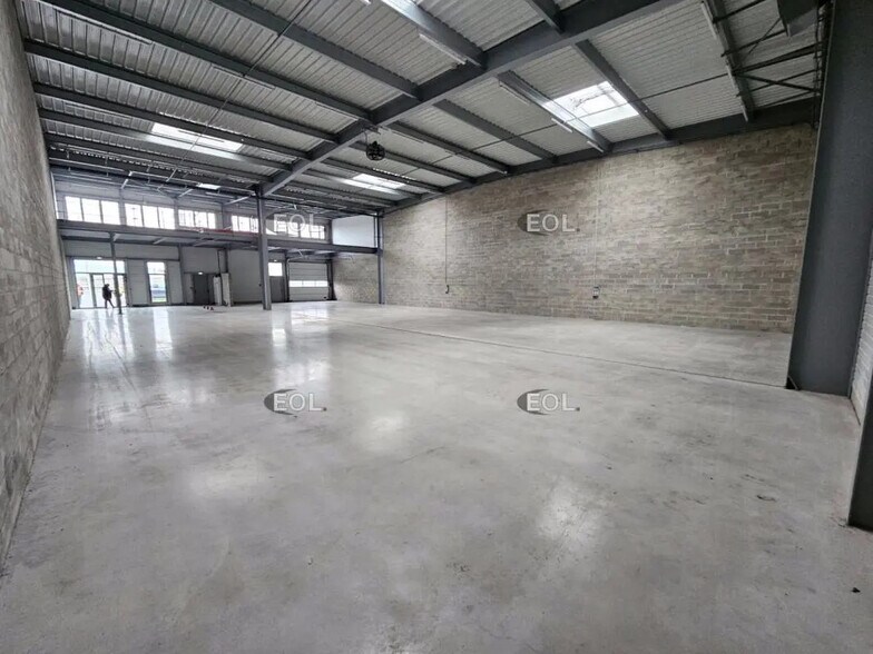 Flex in Créteil for lease - Building Photo - Image 2 of 7