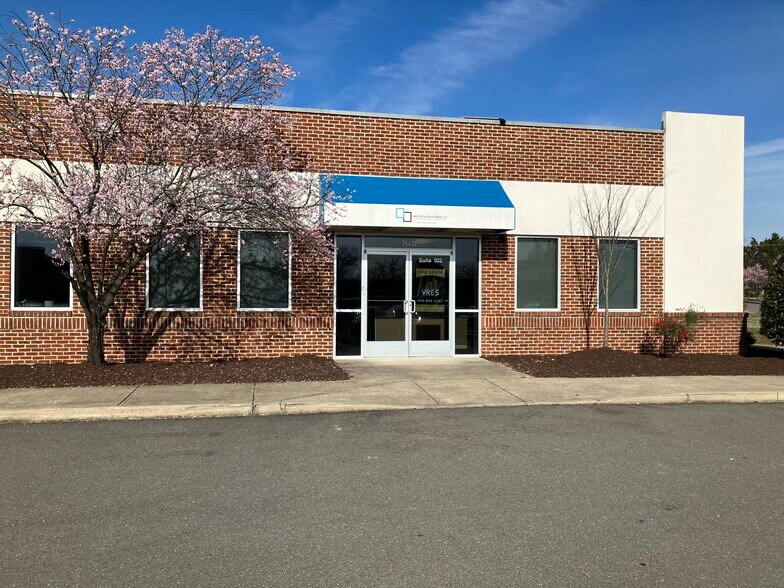 109 Olde Greenwich Dr, Fredericksburg, VA à louer - Photo du bâtiment - Image 3 de 10