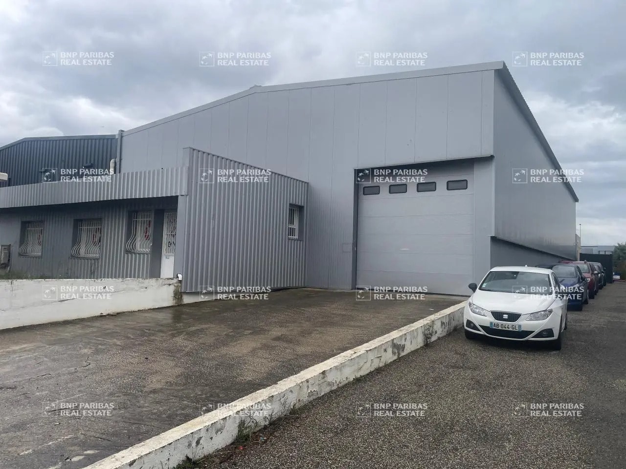 Office in Vitrolles for lease Primary Photo- Image 1 of 14