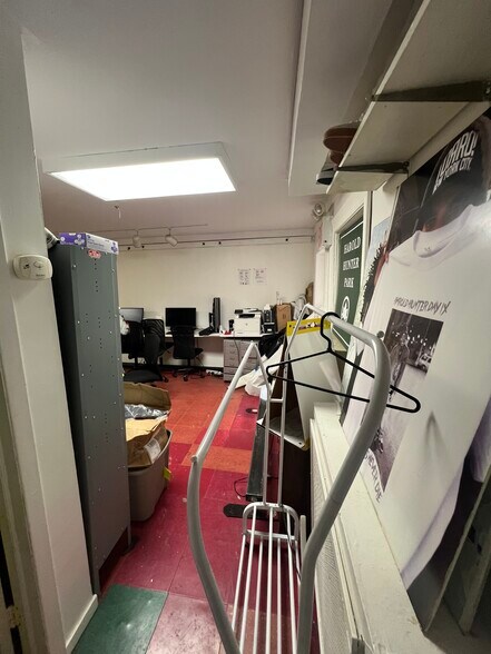 297 E Tenth St, New York, NY à louer - Photo du bâtiment - Image 3 de 9