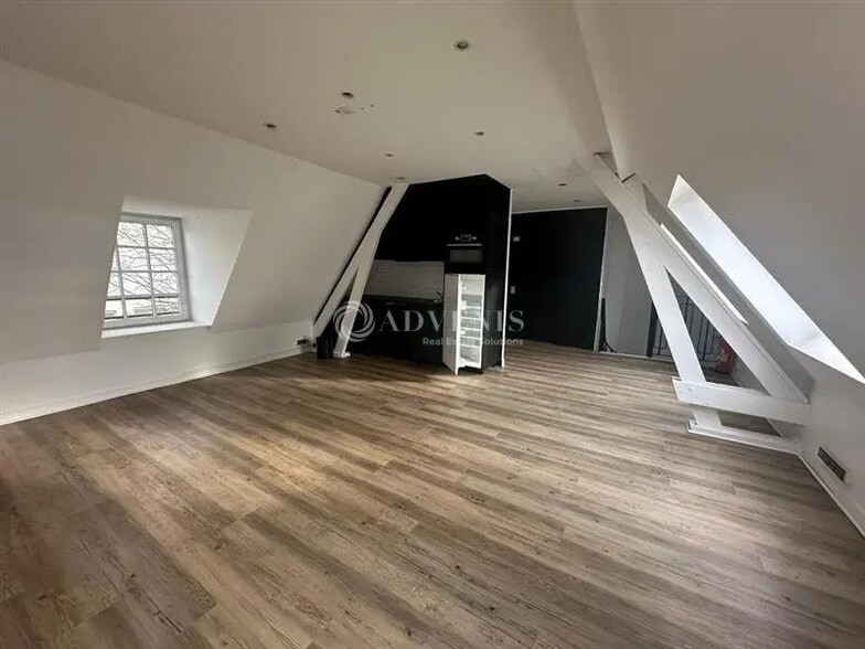 Office in Lille for lease - Interior Photo - Image 2 of 6