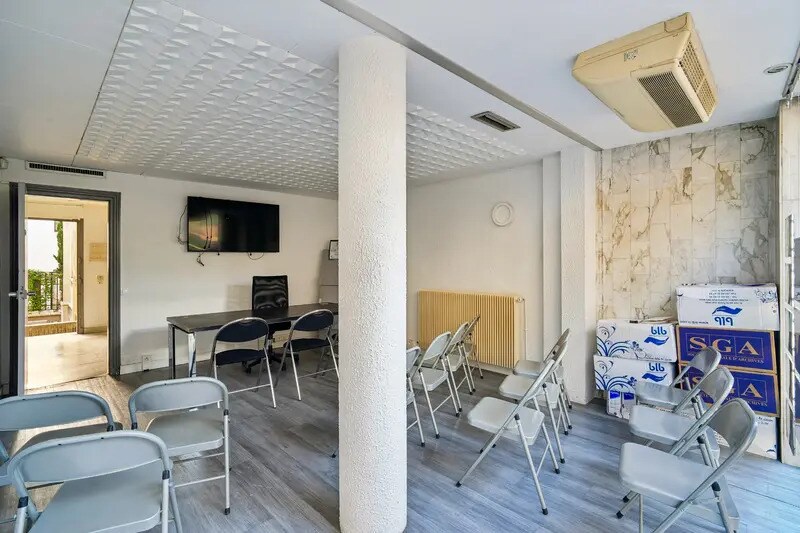 37 Rue Louise Michel, Levallois-Perret for sale - Interior Photo - Image 2 of 14