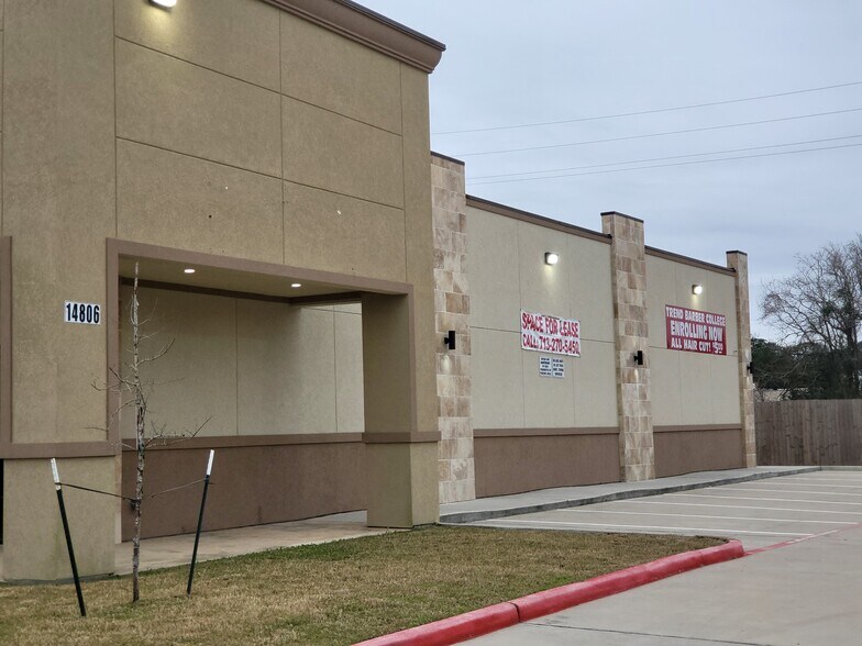 14806 Ella Blvd, Houston, TX à louer - Photo du bâtiment - Image 3 de 6