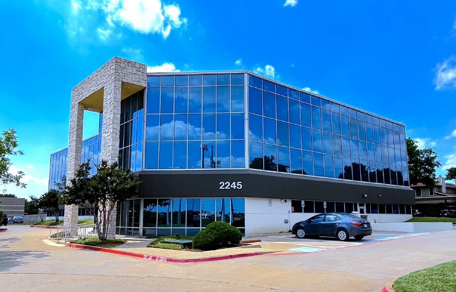 2245 Keller Way, Carrollton, TX à louer - Photo du bâtiment - Image 1 de 12