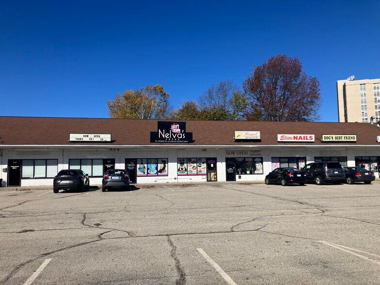 37-39 Phenix Ave, Cranston, RI à vendre - Photo du bâtiment - Image 1 de 7