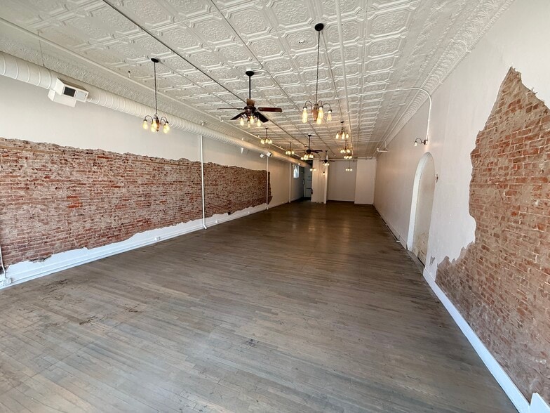 137-141 E 4th St, Loveland, CO for lease - Interior Photo - Image 2 of 8