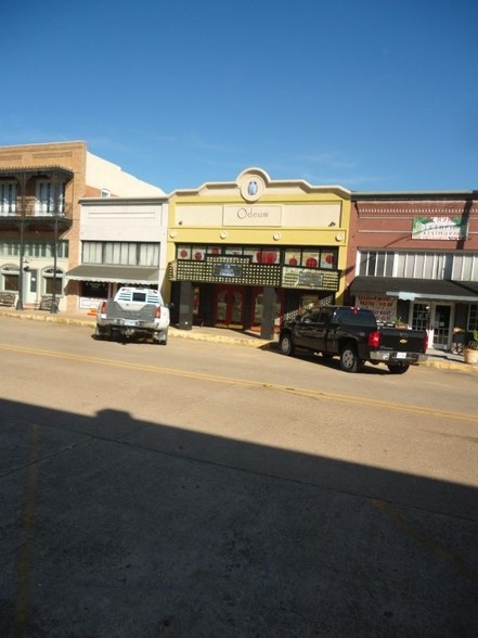 114 W Grand St, Whitewright, TX for sale - Primary Photo - Image 1 of 1