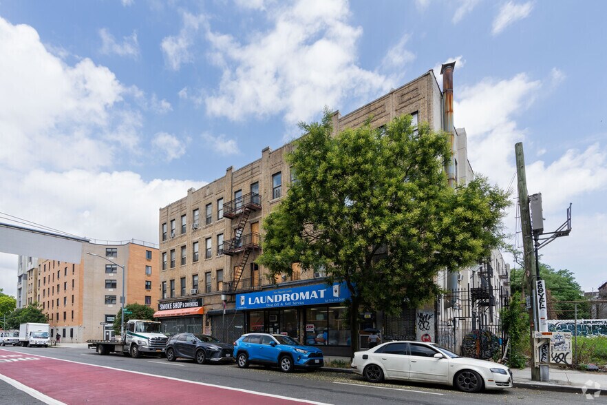 4 Vernon Ave, Brooklyn, NY for sale - Building Photo - Image 2 of 4