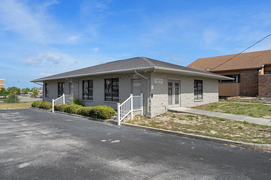 7125 Mariner Blvd, Spring Hill, FL for lease - Building Photo - Image 3 of 10