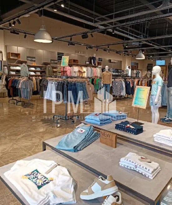 Retail in Istres for lease Interior Photo- Image 1 of 5
