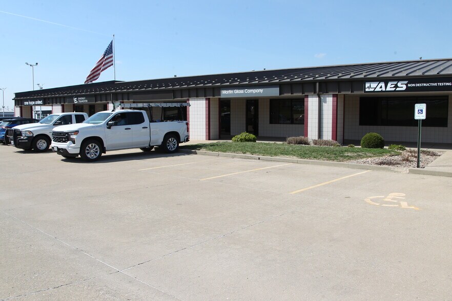 907 N Bluff Rd, Collinsville, IL à louer - Photo du bâtiment - Image 2 de 3