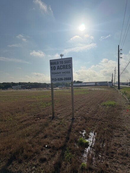1201 E 1st St, Humble, TX for lease - Building Photo - Image 2 of 10