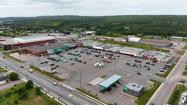 Plus de détails pour 634 Reeves St, Port Hawkesbury, NS - Commerce de détail à louer