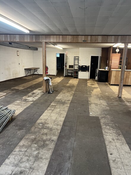 241 Danbury Rd, New Milford, CT for lease - Interior Photo - Image 2 of 4