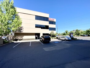 1575 E McAndrews Rd, Medford, OR for lease Building Photo- Image 2 of 36