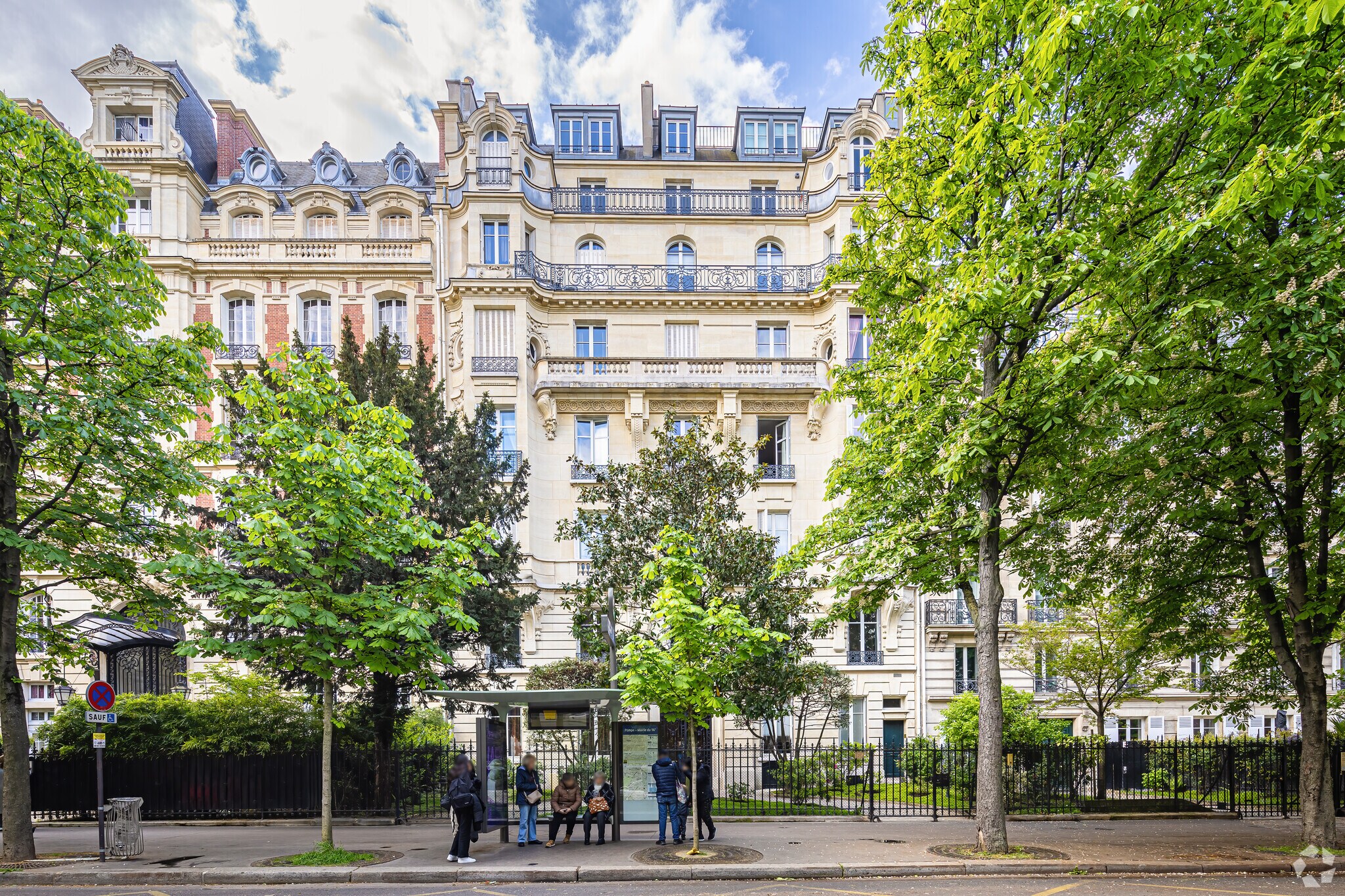Multifamily in Paris for sale Primary Photo- Image 1 of 3