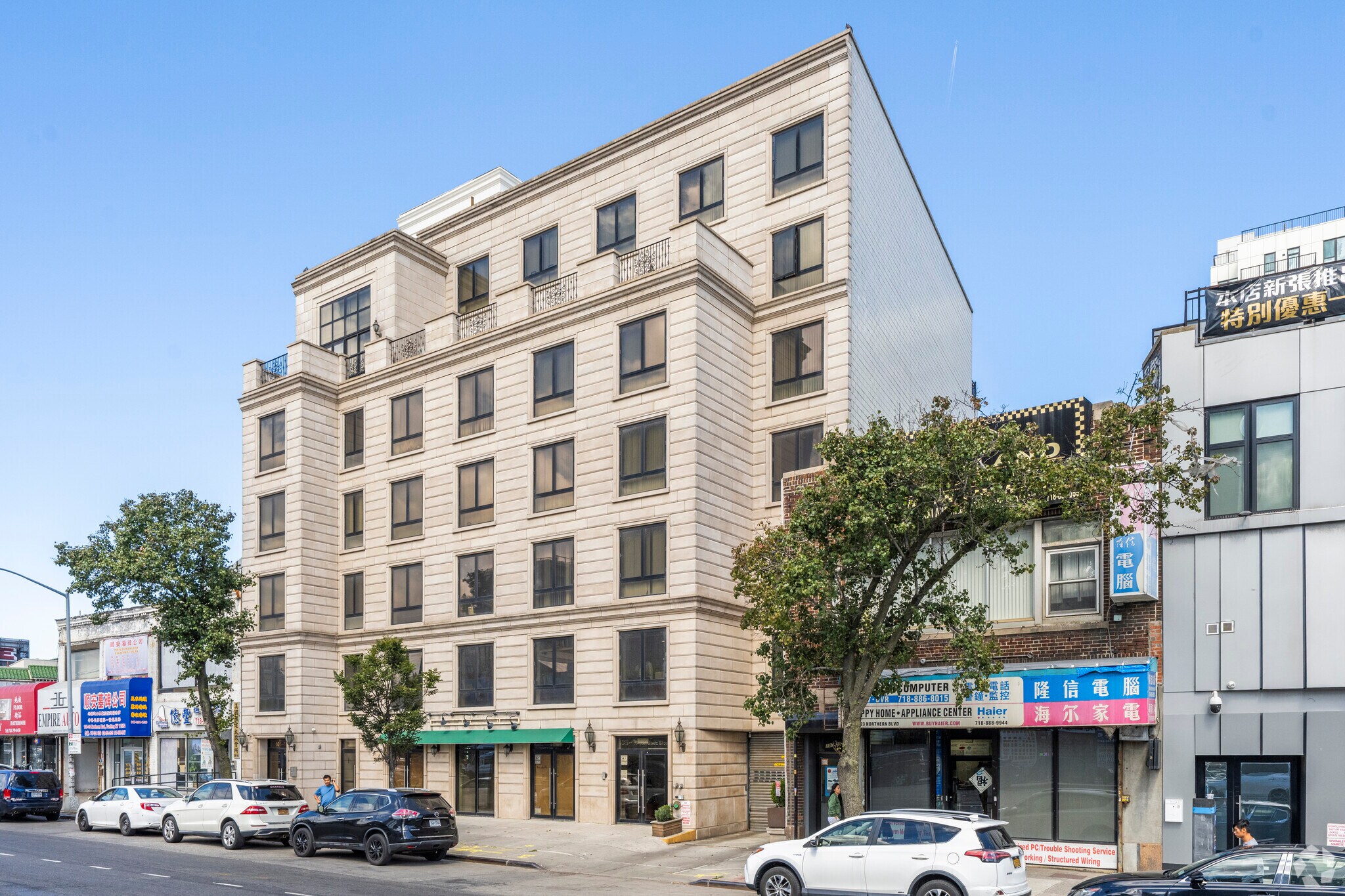 135-17 Northern Blvd, Flushing, NY for lease Primary Photo- Image 1 of 7
