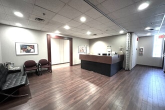 890 W Pender St, Vancouver, BC for lease Lobby- Image 2 of 3
