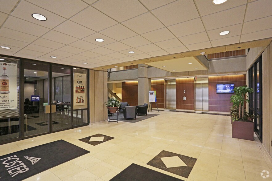 661 Andersen Dr, Pittsburgh, PA à louer - Hall d’entrée - Image 3 de 32