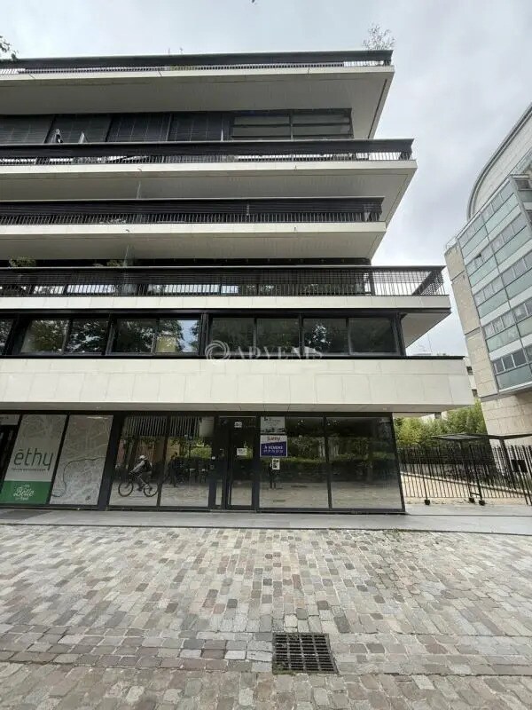Immeuble residentiel dans Paris à vendre Photo du bâtiment- Image 1 de 11