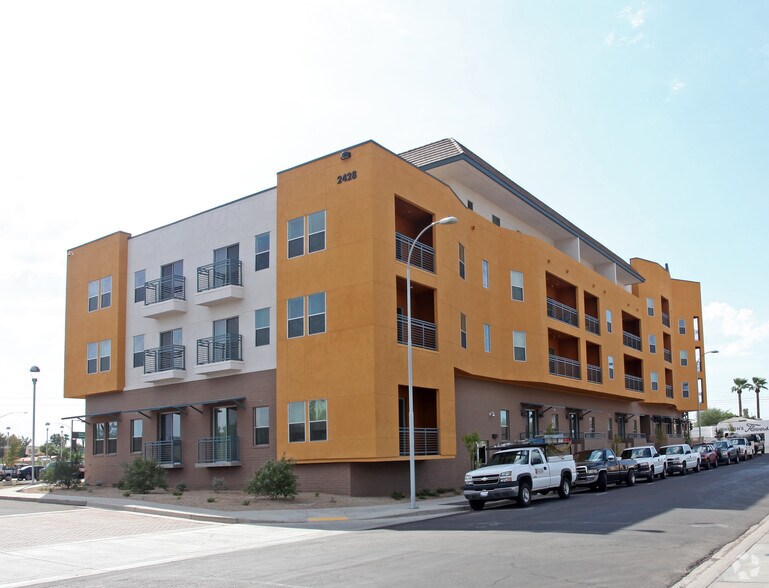 2428 E Apache Blvd, Tempe, AZ à louer - Photo du bâtiment - Image 2 de 14