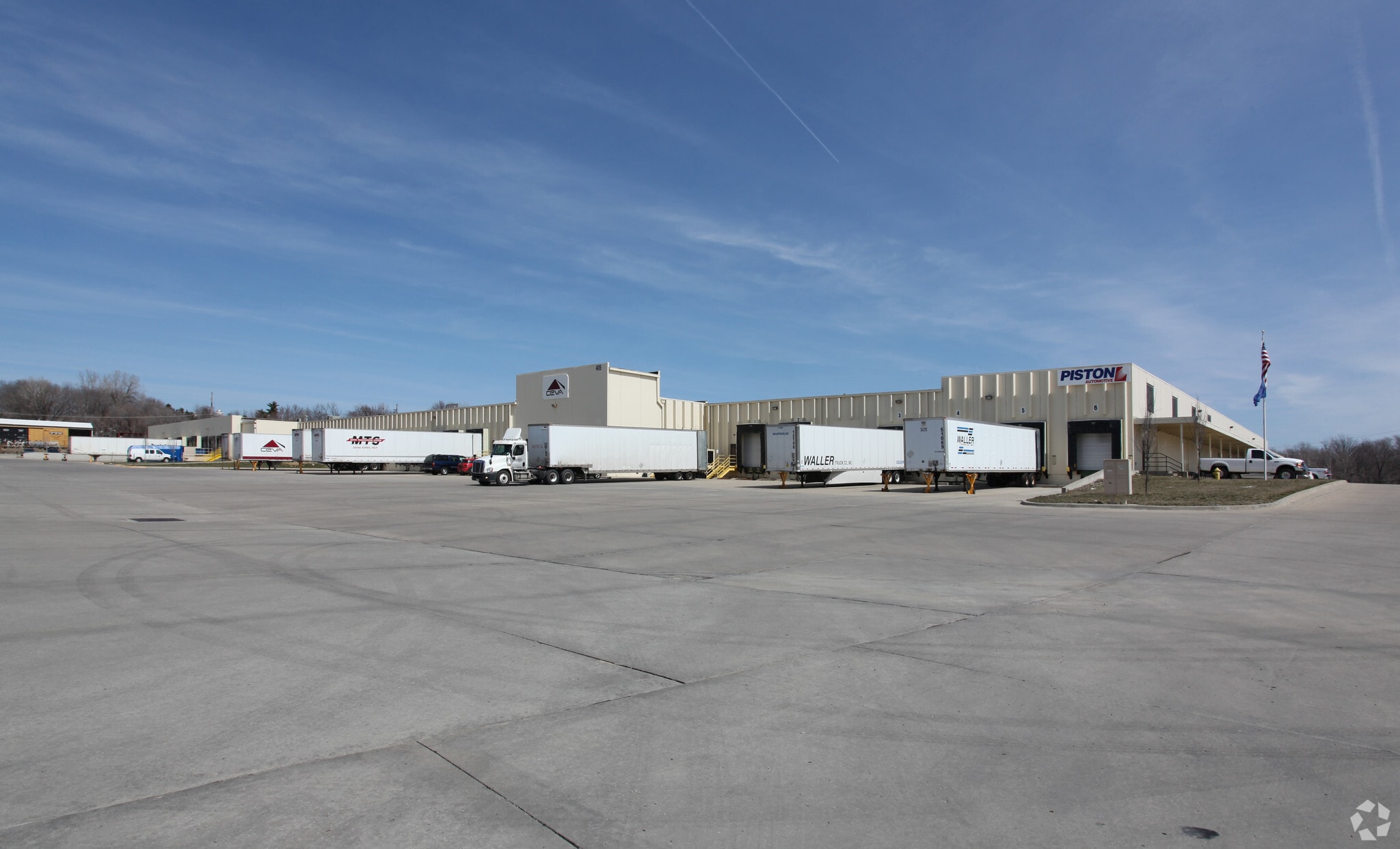 401-407 S Leonard St, Liberty, MO for lease Primary Photo- Image 1 of 7