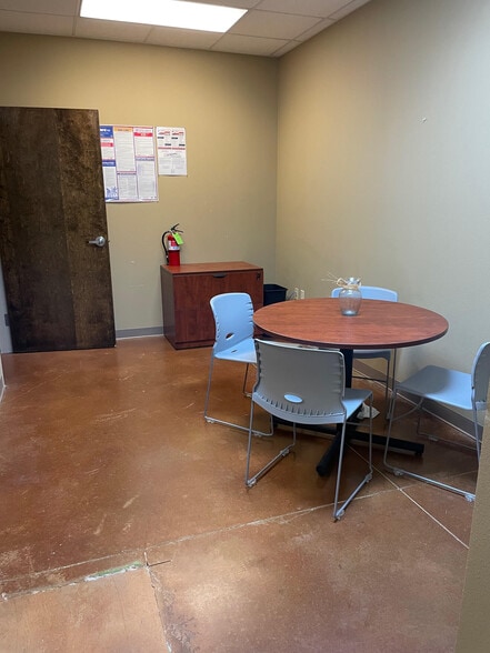 4012 Benton Rd, Bossier City, LA à louer - Photo du bâtiment - Image 3 de 11