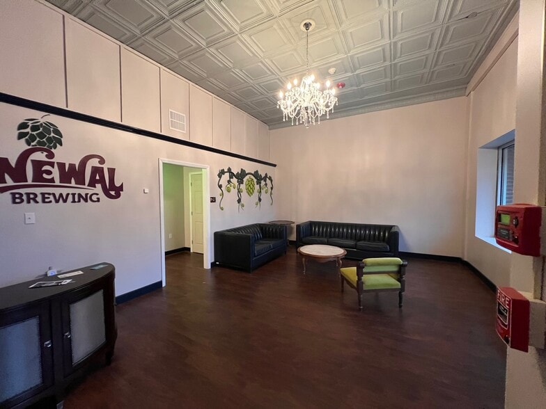 32 Franklin St, Martinsville, VA for sale - Interior Photo - Image 3 of 30