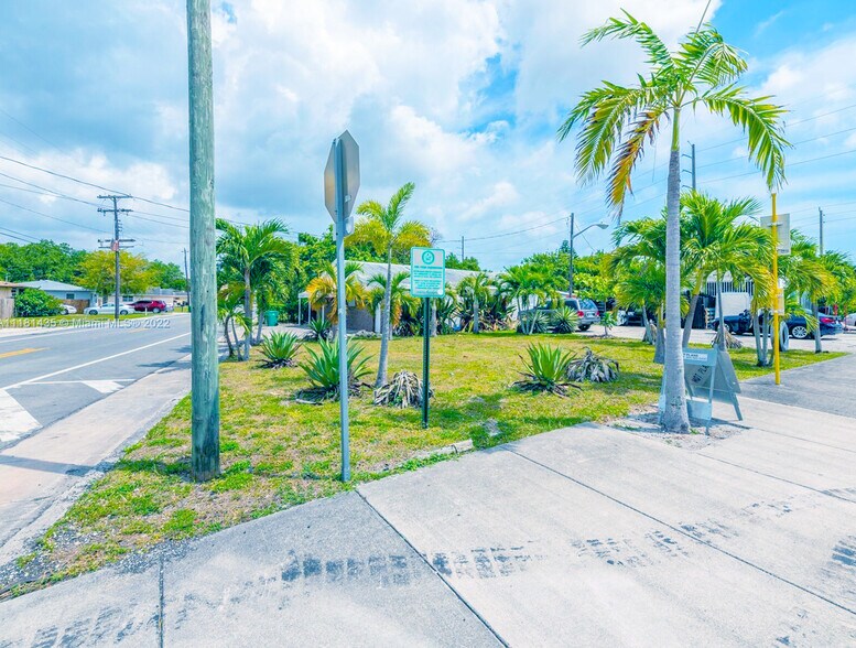 400 NW 1st St, Dania Beach, FL à vendre - Photo du bâtiment - Image 2 de 6