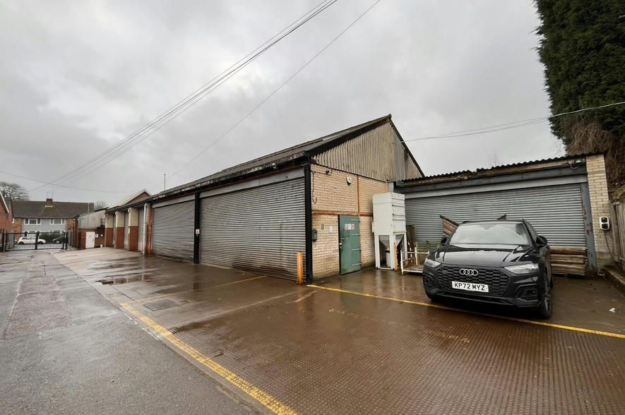 206 Bellingdon rd, Chesham for sale - Primary Photo - Image 1 of 3