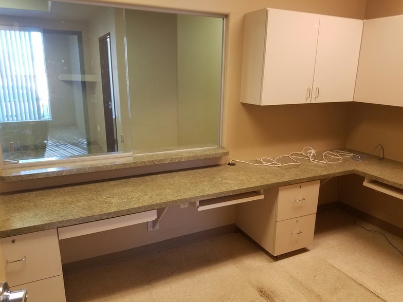 220 E Horizon Dr, Henderson, NV for lease - Building Photo - Image 3 of 37