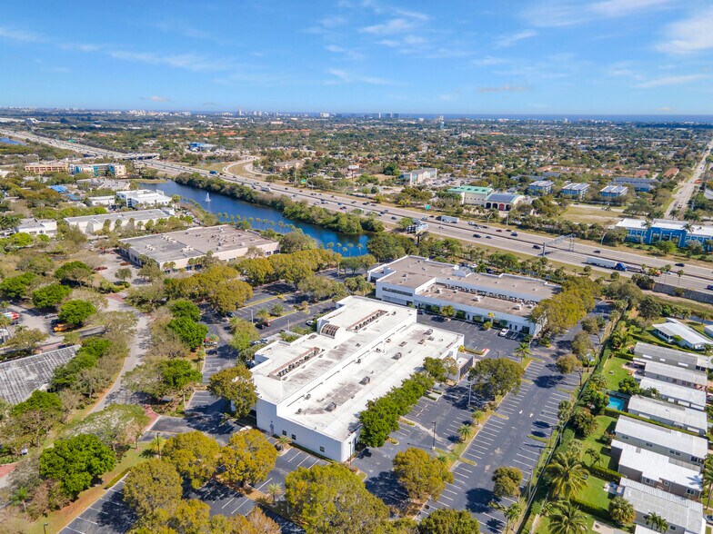 1400 E Newport Center Dr, Deerfield Beach, FL à louer - Photo du bâtiment - Image 3 de 14
