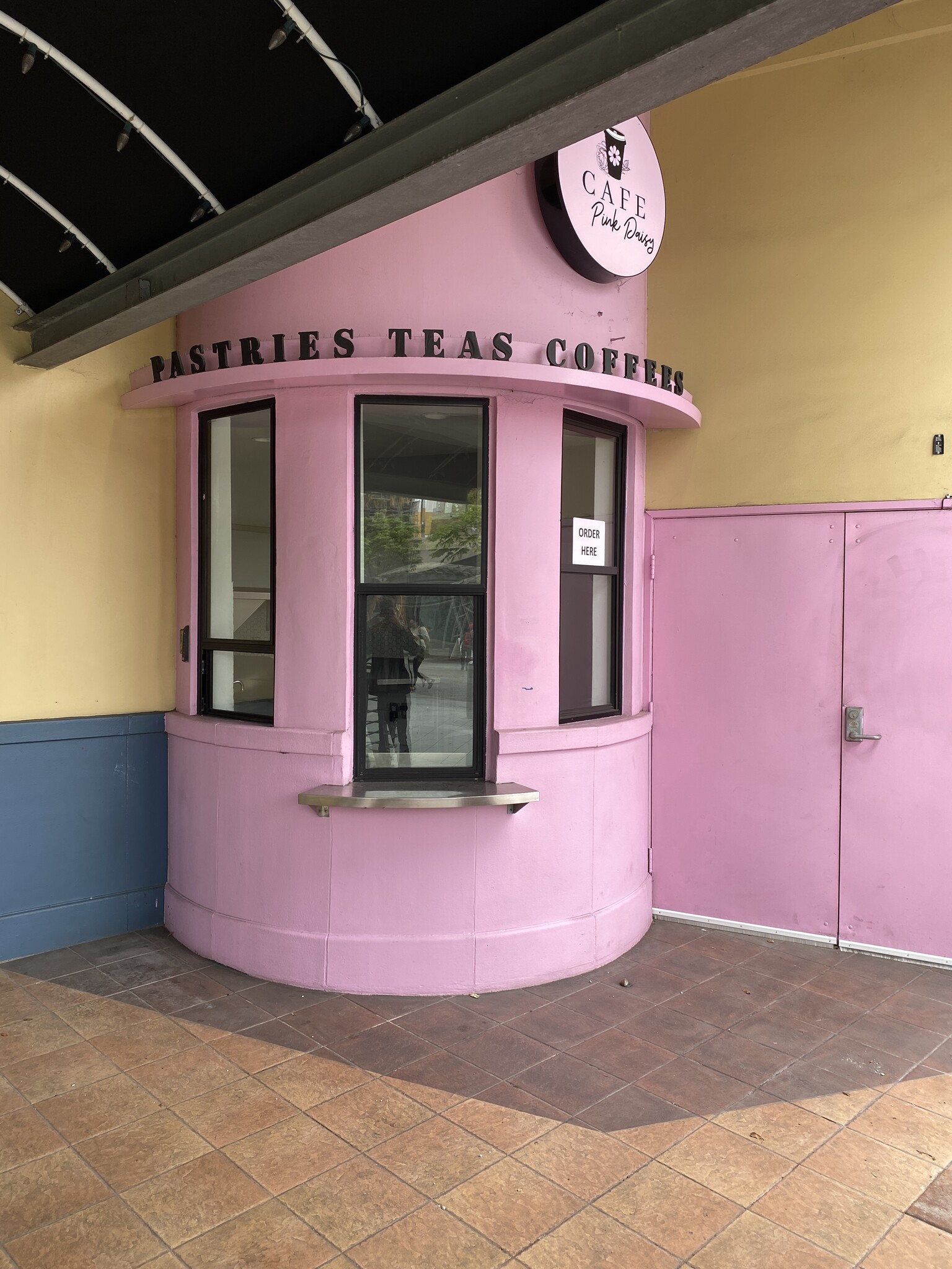 321 Santa Monica Blvd, Santa Monica, CA for lease Interior Photo- Image 1 of 6