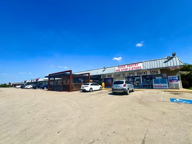 800-832 N Crowley Rd, Crowley, TX à louer - Photo du bâtiment - Image 2 de 4