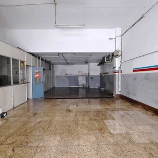 Plus de détails pour Multi-résidentiel à vendre