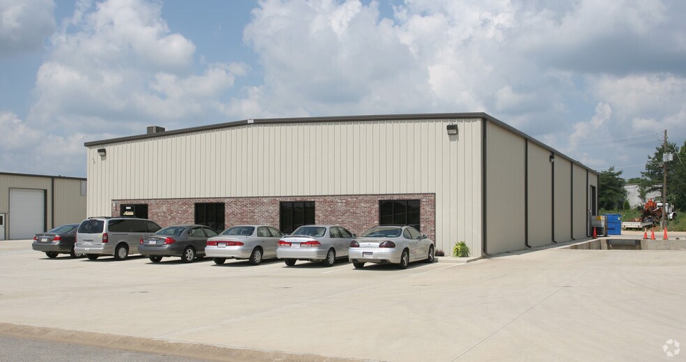 904 Ploof Dr, Bessemer, AL à louer - Photo du bâtiment - Image 2 de 4