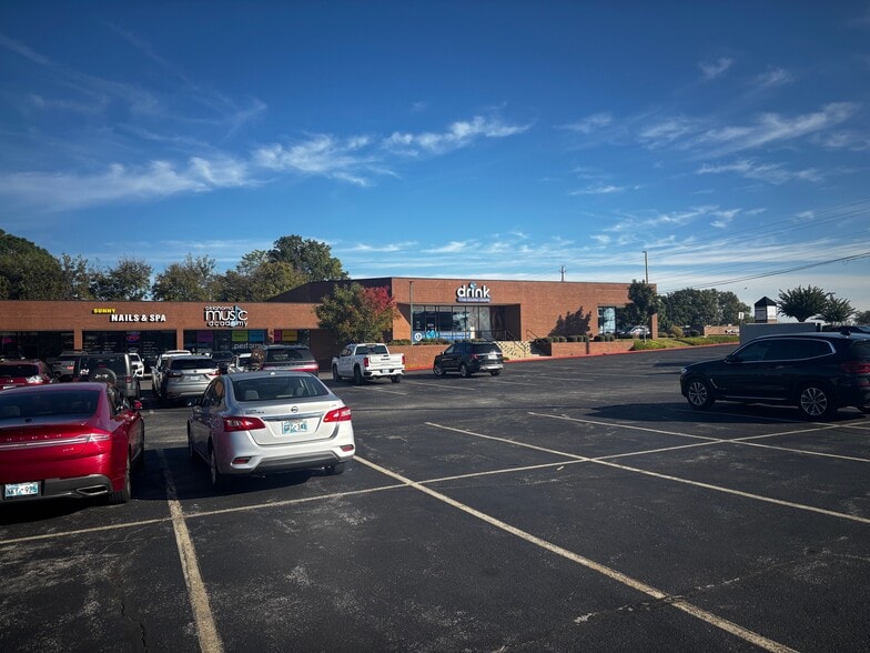 8002-8040 S Sheridan Rd, Tulsa, OK for lease - Building Photo - Image 2 of 9