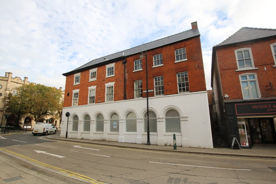 21 Market Pl, Sleaford for sale - Building Photo - Image 2 of 13