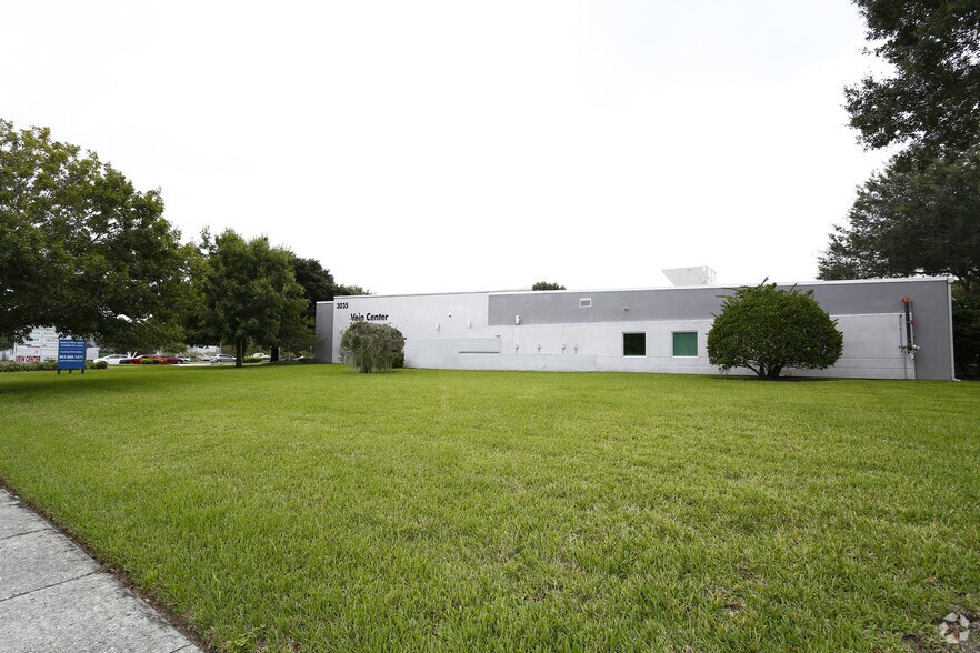 3037 Lakeland Hills Blvd, Lakeland, FL à louer - Photo du bâtiment - Image 2 de 3