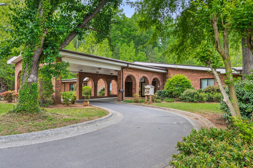 5900 Bethabara Park Blvd, Winston-Salem, NC à vendre - Photo du bâtiment - Image 2 de 42