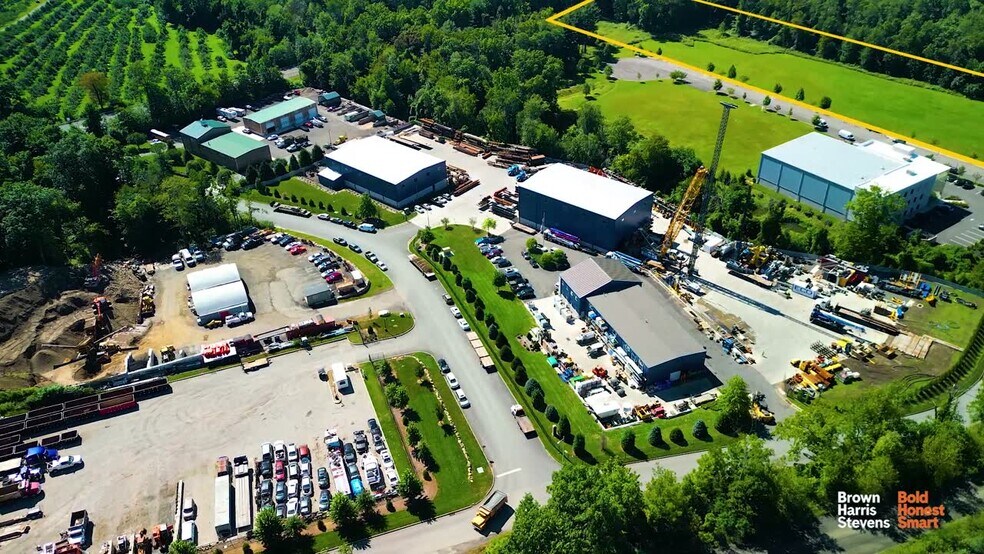 525-555 Landmark Dr, Congers, NY à vendre - Vidéo sur l’inscription commerciale - Image 2 de 4