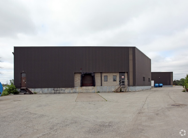 55 Esandar Dr, Toronto, ON for lease - Building Photo - Image 2 of 2