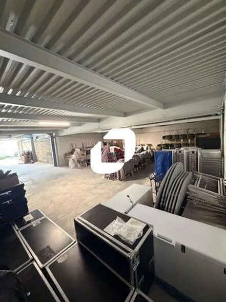 Flex in Neuilly-Plaisance for lease - Building Photo - Image 1 of 11