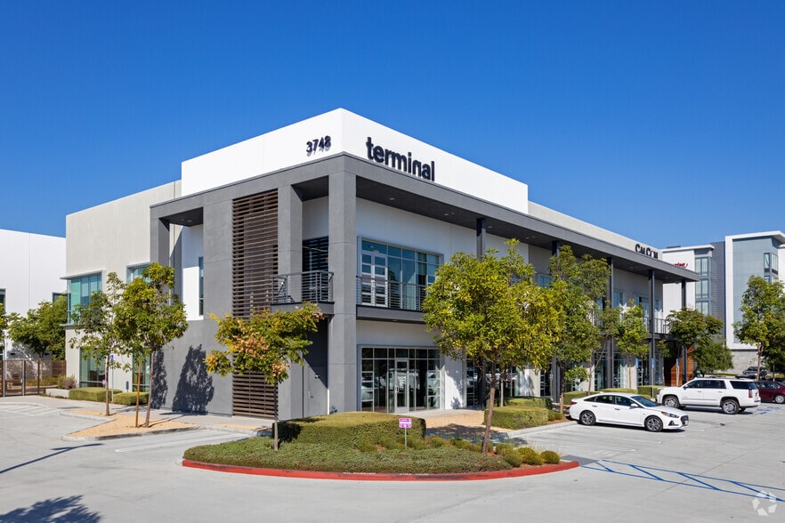 3748 Bayer Ave, Long Beach, CA for lease - Primary Photo - Image 1 of 26