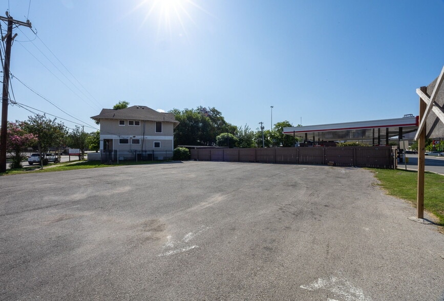 302 W Euclid Ave, San Antonio, TX à vendre - Photo du bâtiment - Image 2 de 6