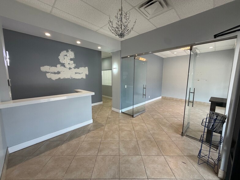 621 Lake Ave, Lake Worth Beach, FL for lease - Building Photo - Image 3 of 18