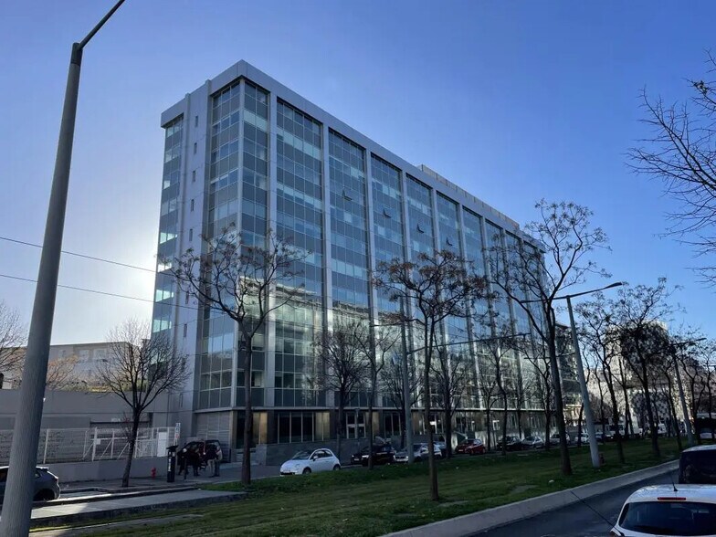 Office in Marseille for lease - Building Photo - Image 1 of 6