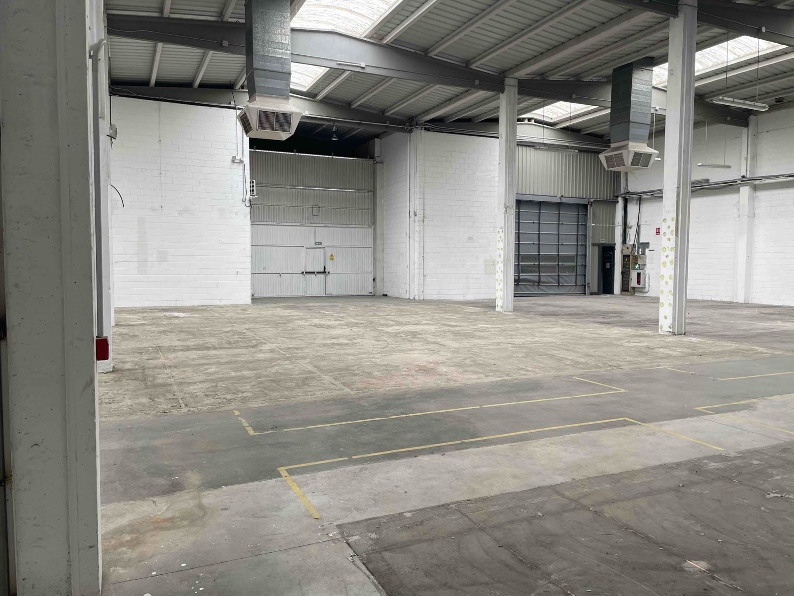 Naves en Torrejón portfolio of 3 properties for sale on LoopNet.ca Building Photo- Image 1 of 13