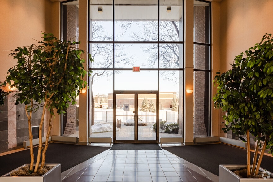 1699 Wall St, Mount Prospect, IL for lease - Interior Photo - Image 2 of 17