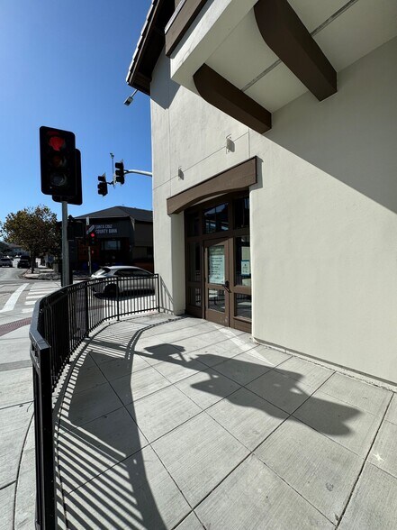 595 Munras Ave, Monterey, CA à louer - Photo du bâtiment - Image 2 de 6